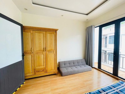 Cho thuê nhà phố Văn Cao, DT: 60m2, 5 phòng ngủ. 2