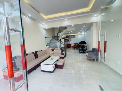 Cho thuê nhà phố Văn Cao, DT: 60m2, 5 phòng ngủ. 0