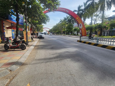 Nhỉnh 3 tỷ có nhà 4 tầng đẹp, ô tô đỗ, vào nhà phường bồ xuyên, tp thái bình. mt 4,4m 2