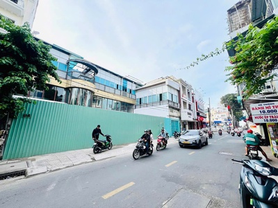 Cho thuê nhà 04 Trần Quang Diệu, Quận 3. Trệt, 2 lầu, Ngang 21x20, DT 1000m2 giá 250 Tr 1