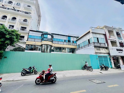 Cho thuê nhà 04 Trần Quang Diệu, Quận 3. Trệt, 2 lầu, Ngang 21x20, DT 1000m2 giá 250 Tr 0