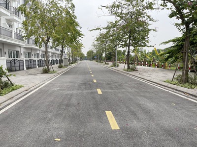 Bán căn góc 105,7m2 Shophouse Eurowindown, mặt đường Ban Tím rộng 17m - View hồ quảng trường 1