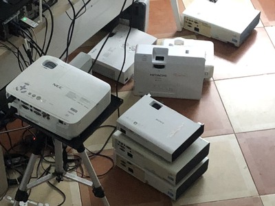 Thanh lý máy chiếu cũ giá rẻ tại Hà Nội 0