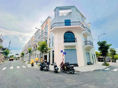 Nhà phố shophouse Royal trung tâm Tân Trụ sở hữu lâu dài 1 trệt, 3 lầu, giá 2,6 tỷ/căn 1