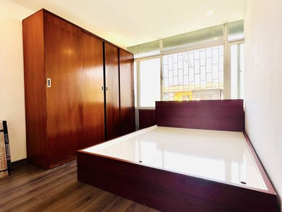 Bán căn tập thể tầng 4 phố 8/3, hai bà trưng, 60m2, đủ nt. nhỉnh 2 tỷ 3