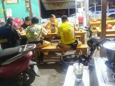 Bình chánh   xuất cảnh sang quán phở mb đẹp 10m x 15m, mt trịnh quang nghị, liên hệ: 3