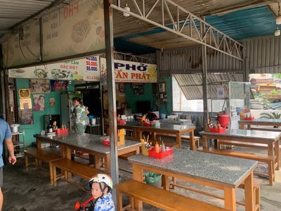 Bình chánh   xuất cảnh sang quán phở mb đẹp 10m x 15m, mt trịnh quang nghị, liên hệ: 1
