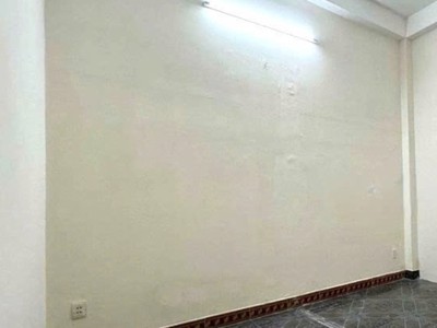 Cho thuê nhà nguyên căn mặt tiền 10 phòng 50tr đường bàu cát 2