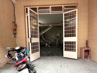 Cho thuê nhà nguyên căn mặt tiền 10 phòng 50tr đường bàu cát 0
