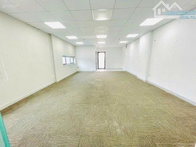 Cho thuê tòa nhà văn phòng mặt tiền đường Ba Tháng Hai, P.14 , Q.10. Gía chỉ 80 triệu. 1
