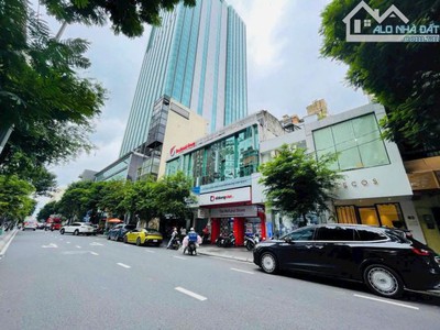 Cho thuê mặt bằng mặt tiền Đồng Khởi, Quận 1. Gía thuê : 70 triệu/tháng. 1