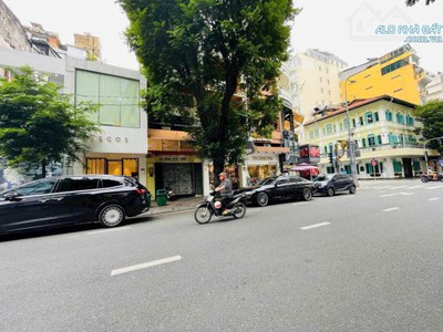 Cho thuê mặt bằng mặt tiền Đồng Khởi, Quận 1. Gía thuê : 70 triệu/tháng. 2