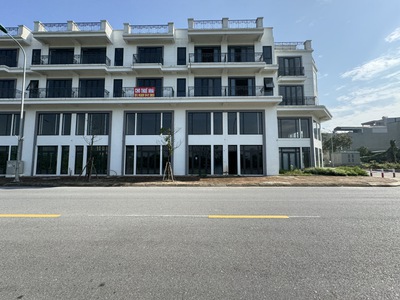 Cần bán gấp 80,6m2 Shophouse Metropolitan - Mặt phố Nguyễn Mậu Tài. Hai mặt đường trước sau 2