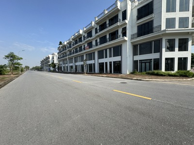 Cần bán gấp 80,6m2 Shophouse Metropolitan - Mặt phố Nguyễn Mậu Tài. Hai mặt đường trước sau 4