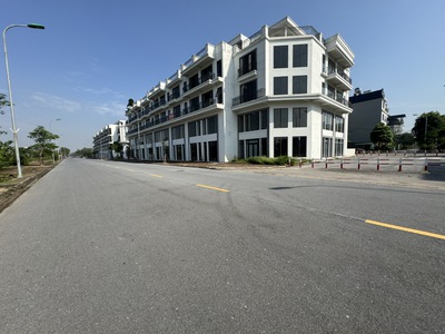 Cần bán gấp 80,6m2 Shophouse Metropolitan - Mặt phố Nguyễn Mậu Tài. Hai mặt đường trước sau 5