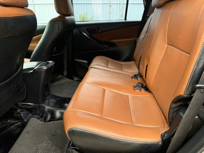 Chính chủ bán xe Innova 2019 2.0E Sàn tự động 1