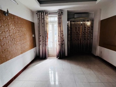 Nhà nguyên căn 7 phòng ngủ đường tô hiến thành q10 cho thuê giá 32tr 0