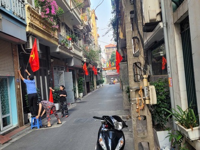 Chính chủ cần bán 46m2 , MT5,5m tại số nhà 19 ngõ 76 phố vũ xuân thiều ,lô góc , ngõ thông đường to 1