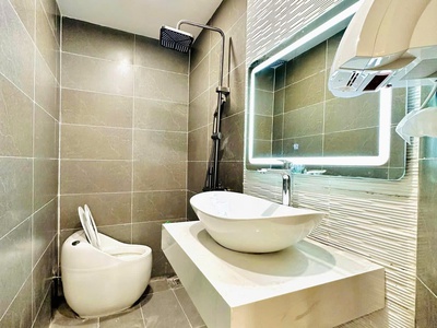 Bán nhà phố hào nam ngõ ô tô tránh trước nhà sân chơi 400 mét vuông 50mx4t giá: 10 tỷ. 2