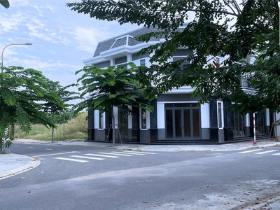 Nhà đẹp hòa lợi, bến cát   1 trệt 1 lầu, mt đường 12m rộng rãi, thổ cư toàn bộ, dt 85m    giá 2,66 2