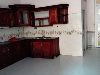 Cần bán 2 nhà . 1 nhà 3 tầng và 1 nhà mái tôn. trên thửa đất 188.8m2. xã phú châu đông hưng thái 1