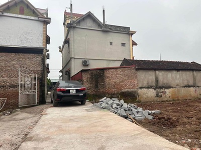 Bán đất đông dư, long biên. 35m2   mt 3,5m   3,3 tỷ. ô tô vào đất. 0