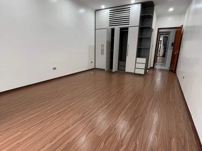 Bán Nhà Ngõ 45 Phố Nguyễn Sơn, Ngọc Lâm, 48m2, 6 Tầng, Thang Máy, Full nội thất, 11.x Tỷ 3