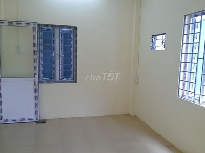 Cho thuê phòng trọ khép kín diện tích trên 30m2 chia làm 2 buồng, mặt ngõ ngay gần ngã tư chợ Mơ. 2