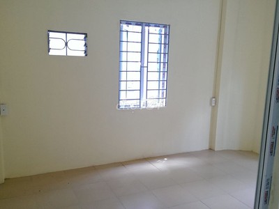 Cho thuê phòng trọ khép kín diện tích trên 30m2 chia làm 2 buồng, mặt ngõ ngay gần ngã tư chợ Mơ. 0