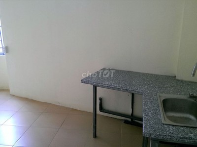Cho thuê phòng trọ khép kín diện tích trên 30m2 chia làm 2 buồng, mặt ngõ ngay gần ngã tư chợ Mơ. 5