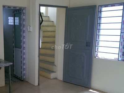 Cho thuê phòng trọ khép kín diện tích trên 30m2 chia làm 2 buồng, mặt ngõ ngay gần ngã tư chợ Mơ. 7