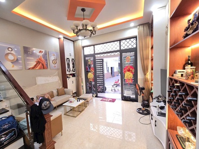 Nhà đẹp mê ly - 4 tầng - 4pn cực đẹp - tặng luôn nội thất xịn - hxh - khu an ninh - dân trí cao - 0