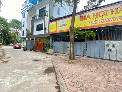 Chính chủ gửi bán đất mặt phố  thượng thanh  - long biên. lô 2 mặt tiền trước sau 1