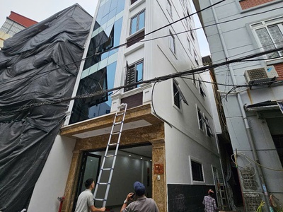 Gấp, bán tòa văn phòng dương khuê  65m2x7t, thang máy,vỉa hè ô tô tránh, 25 tỷ 2