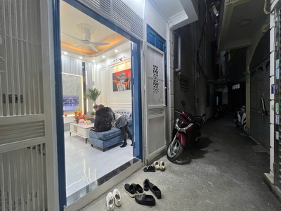 Nhà đẹp nguyễn khánh toàn-cầu giấy - 27m2 x 5t - mt 5m - 5.85 tỷ - gần phố - cách ô tô 20m 0