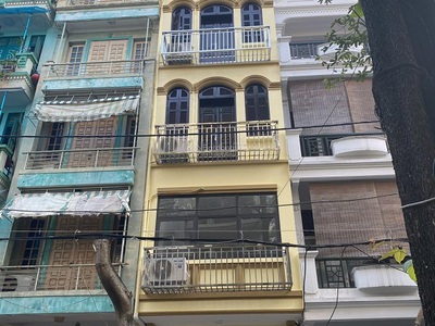 Chính chủ cần cho thuê tầng 1,2,3 nhà mới xây mới xây làm văn phòng tại đầm trấu, bạch đằng, hai bà 0