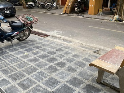 Chính chủ cần cho thuê tầng 1,2,3 nhà mới xây mới xây làm văn phòng tại đầm trấu, bạch đằng, hai bà 1