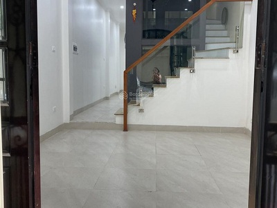 Chính chủ cần cho thuê tầng 1,2,3 nhà mới xây mới xây làm văn phòng tại đầm trấu, bạch đằng, hai bà 4