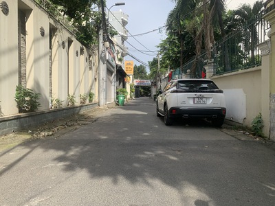 Nhà một đời chủ chưa qua đầu tư- xe hơi ngủ nhà- hẻm xe tải tránh thẳng tắp cách mặt tiền bình quới 0
