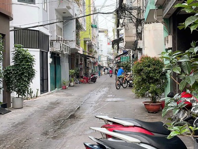 Nhà mới ở ngay đón tết, ngay trung tâm phú nhuận. gần mặt tiền, bệnh viện, trường học, giáp q1, q3, 0