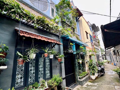 Nhìn 2 tỷ có ngay nhà 2 tầng  cần bán nhanh căn nhà dt cực hiếm - giá cực mề 0