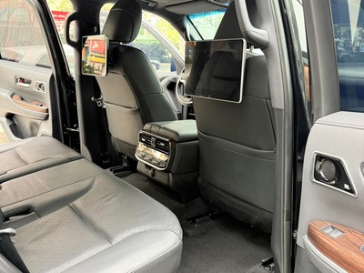 Bán Toyota Land Cruiser LC300 VXR nhập Trung Đông, Model 2022 10