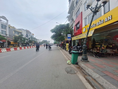 Cho thuê tầng 1 nhà mặt đường Hồ Sen 51m2 mặt tiền hơn 3m vị trí đẹp kinh doanh sầm uất 0