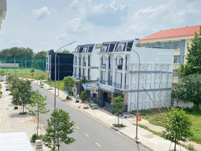 Tôi chính chủ cần bán gấp lô đất đối diện trường cấp 1 và 2 phường phú chánh, thành phố tân uyên, 1