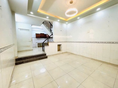 5.6 tỷ- bán nhà 3 tầng-hơn 56m2 gần phố ẩm thực phan xích long - nguyễn lâm-  diện tích: 4.7 x 11.5 0