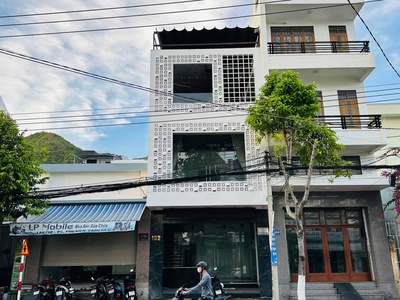Cho thuê nhà 3 tầng kinh doanh đường điện biên phủ - vĩnh hoà - nha trang . 0