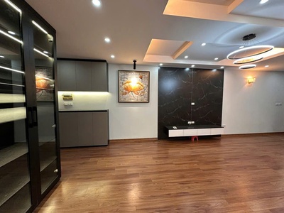 Chính chủ gửi bán căn chung cư lô góc 2 ngủ đẹp thoáng khu thành thái, cầu giấy, khu vực hiếm nhà 0