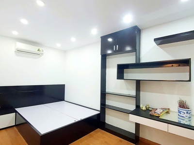 Chính chủ gửi bán căn chung cư lô góc 2 ngủ đẹp thoáng khu thành thái, cầu giấy, khu vực hiếm nhà 2