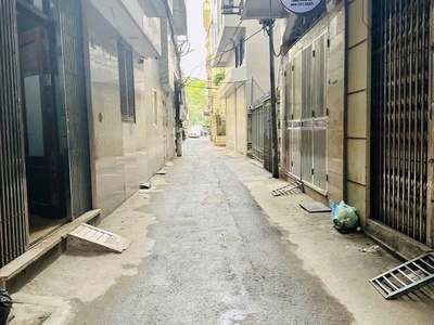 Cho thuê nhà nguyễn ngọc vũ, 4 tầng, 40m2, 4 ngủ, 3 wc, 15 triệu. 0