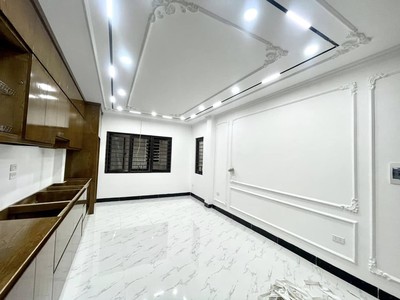 Bán nhà hoàng quốc việt, dt35m,  6 tầng thang máy, 3 phòng ngủ - gần mặt phố - hồ điều hòa  chỉ 1